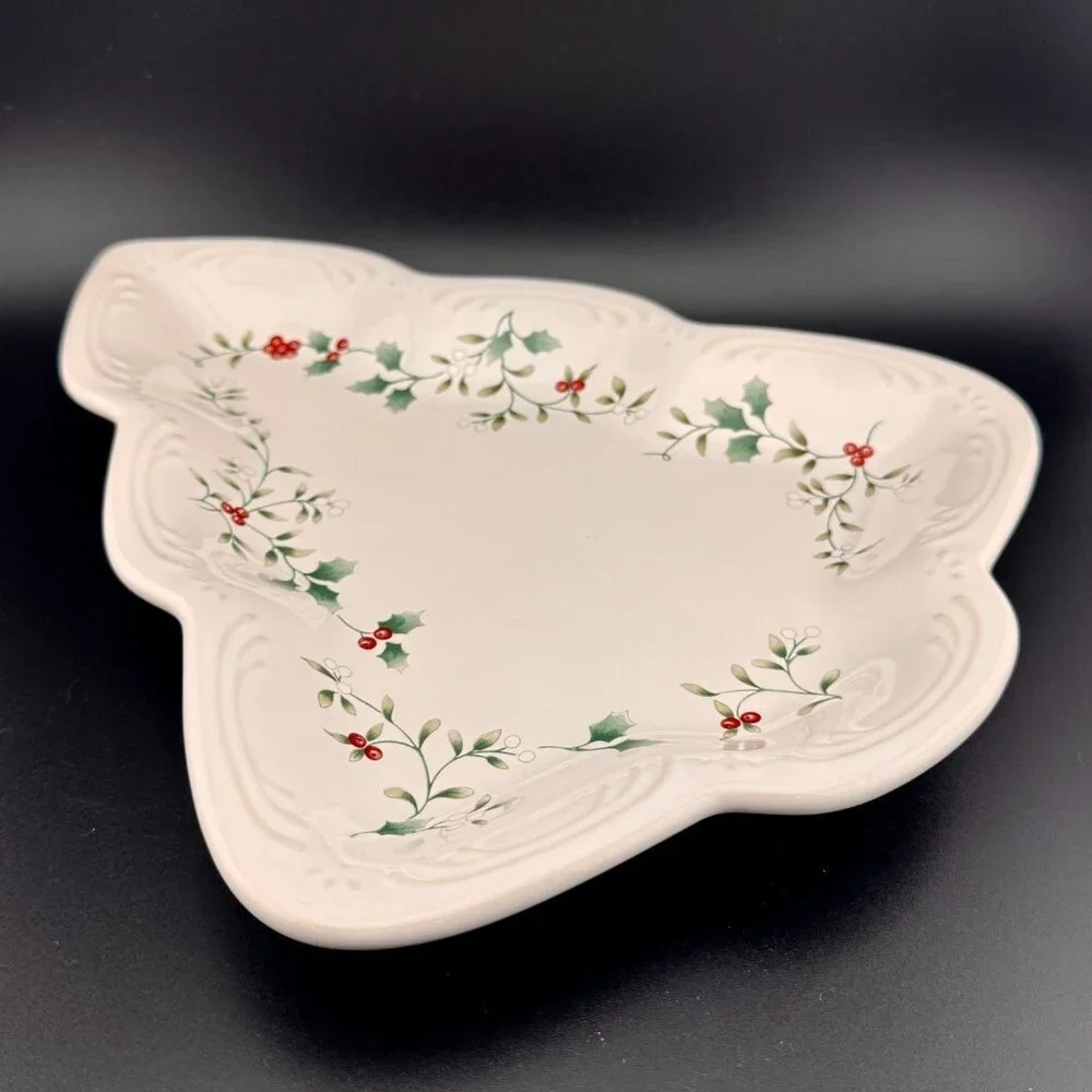 Pfaltzgraf Winterberry Christmas Tree Plate Tray Platter Holiday Red Green White